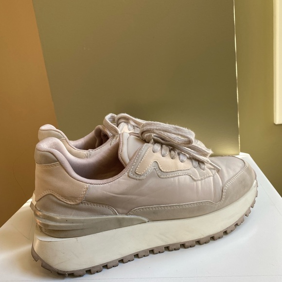 Call it spring sneakers - Picture 2 of 2